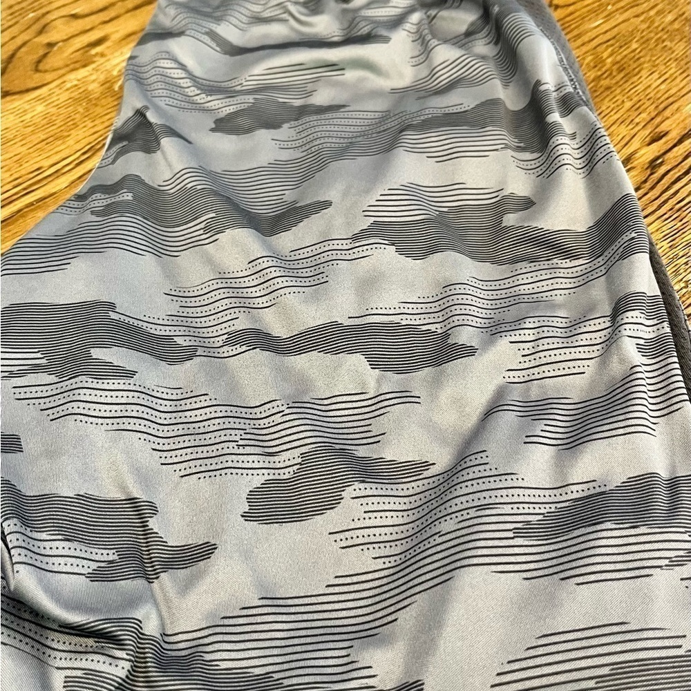 Tek Gear DryTek Boys Camouflage Gray Shorts Size Large 14-16 Basketball Athelete